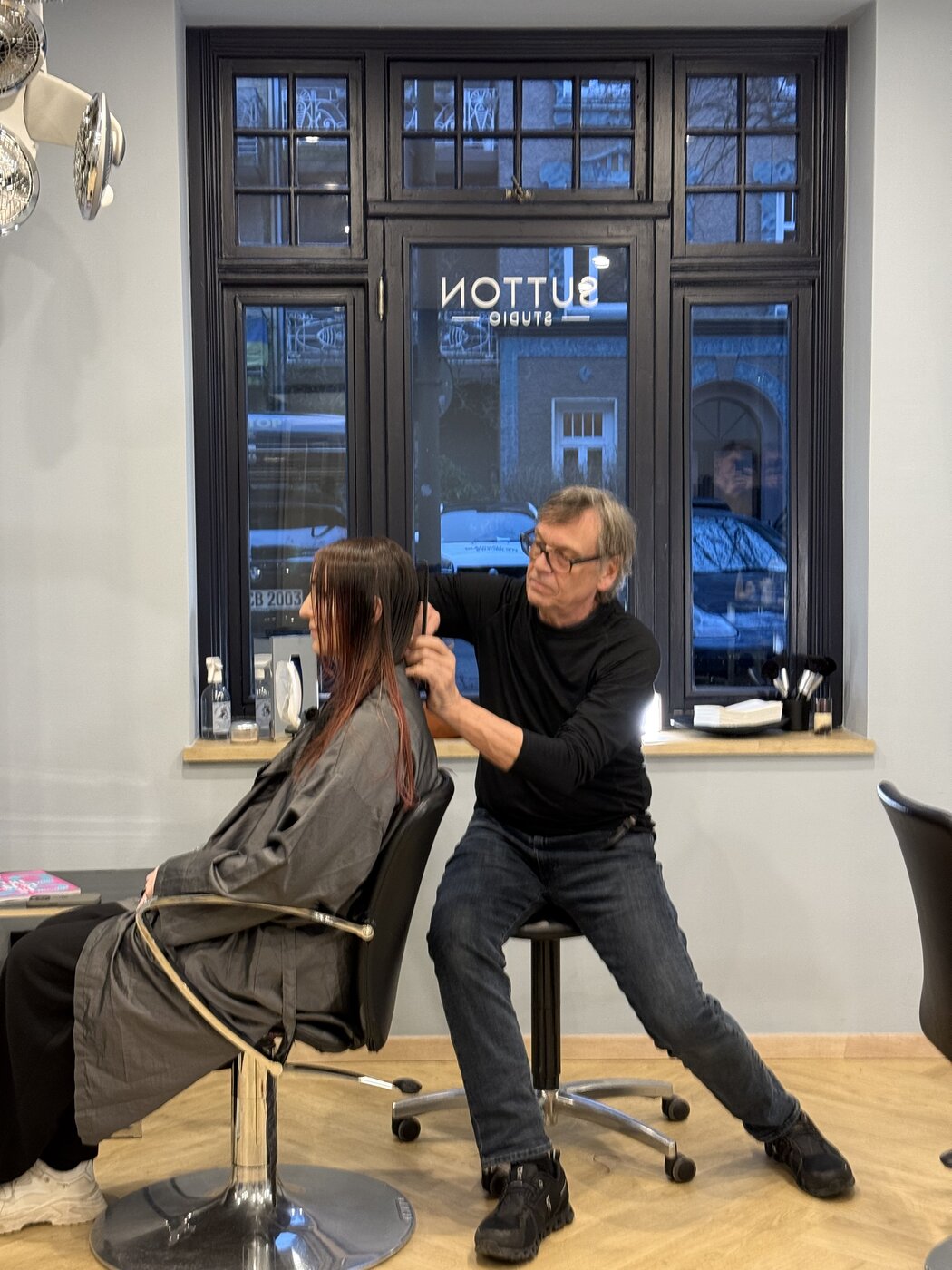 Roy Sutton bei der Arbeit — Schnitt im Sutton Studio
