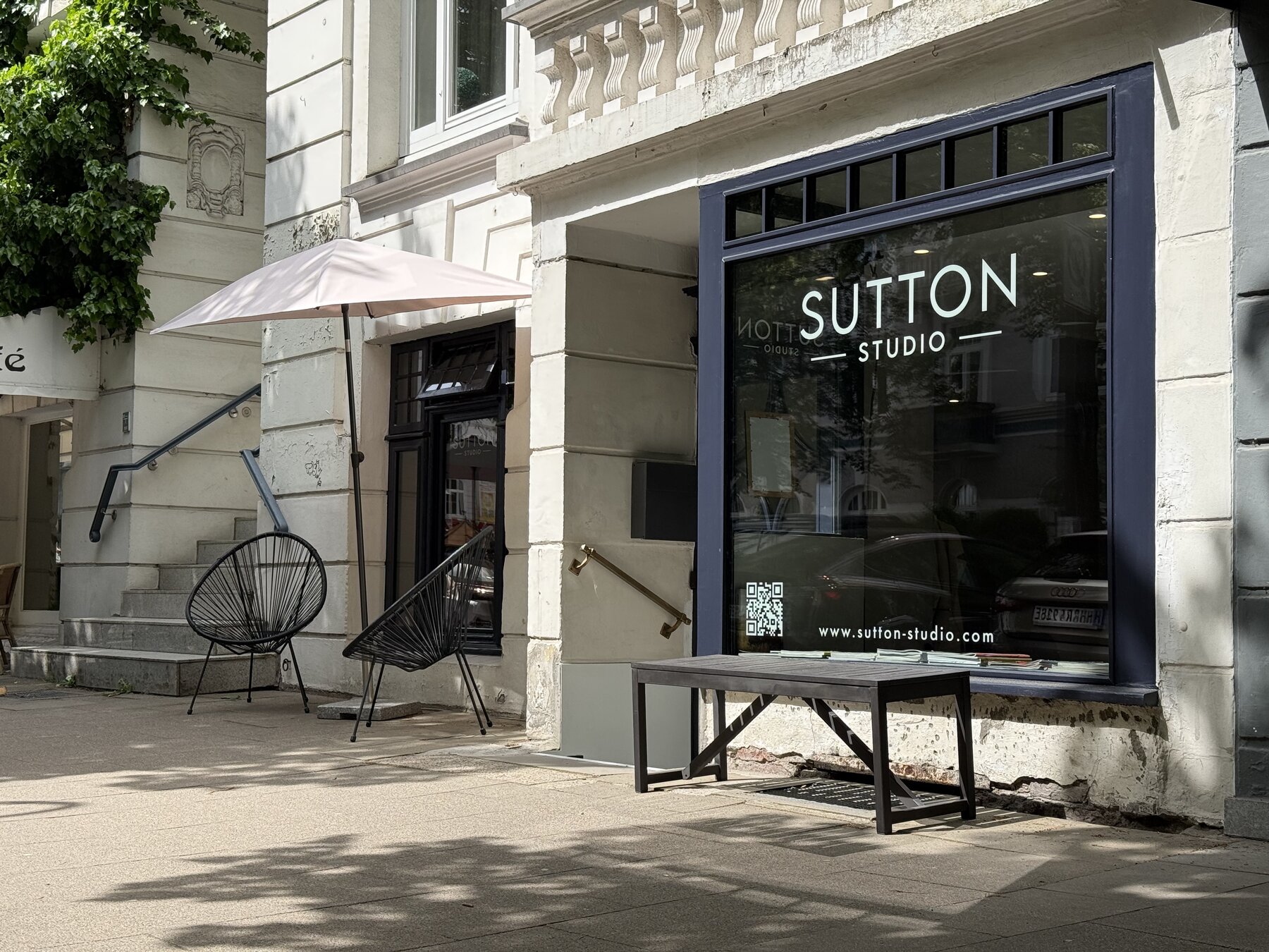 Sutton Studio — Salon-Außenansicht